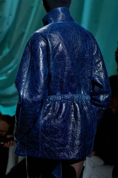 Look 60